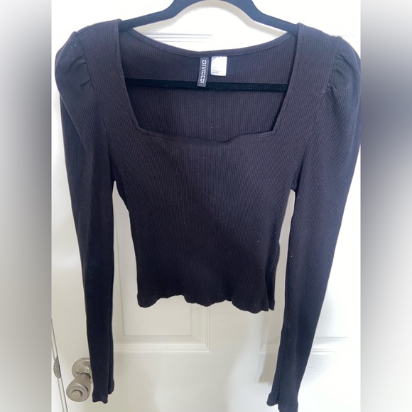 Black crop top with princess sleeves - Picture 2 of 2